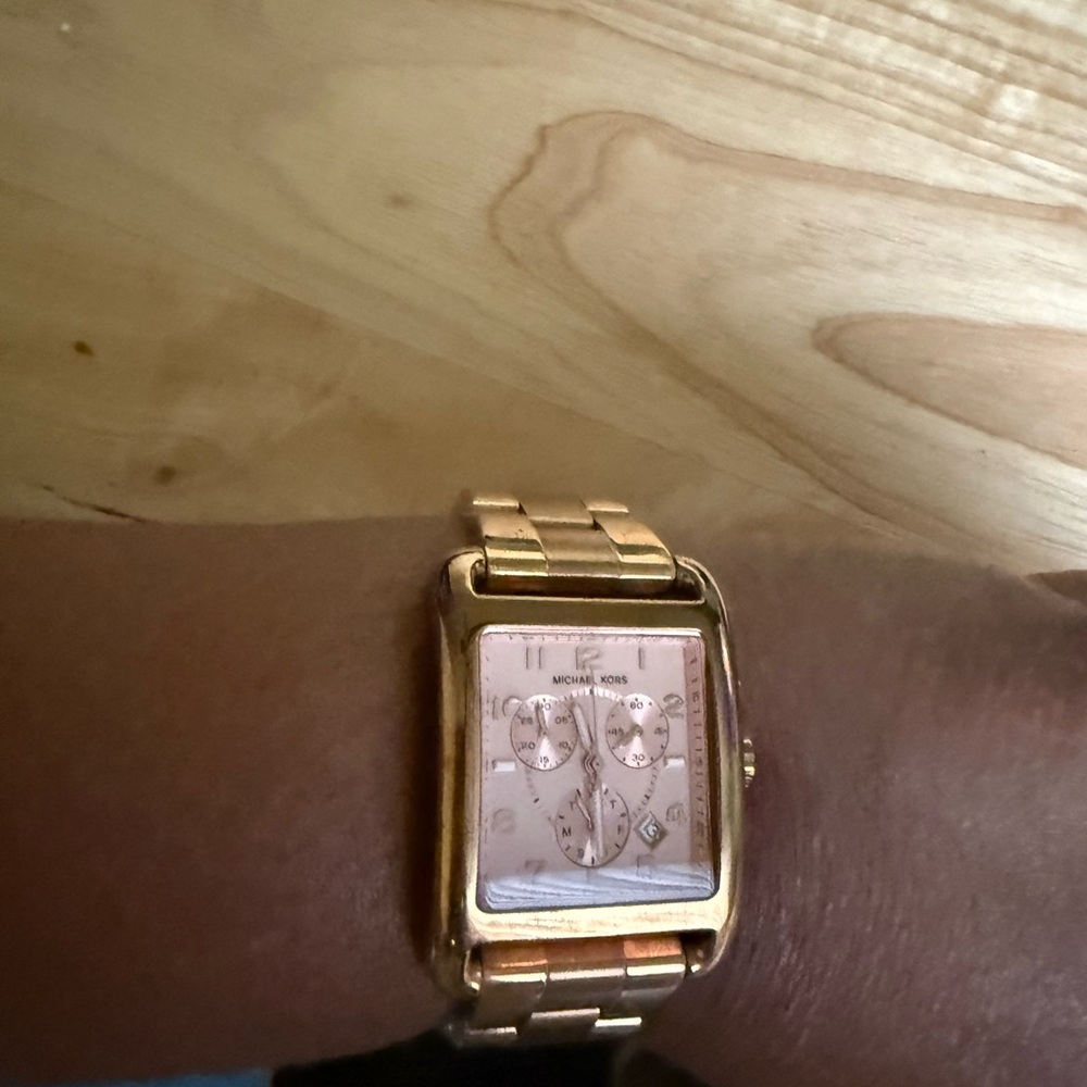 Michael Kors rose Gold-Tone Rectangular Watch face approximately 1 1/2